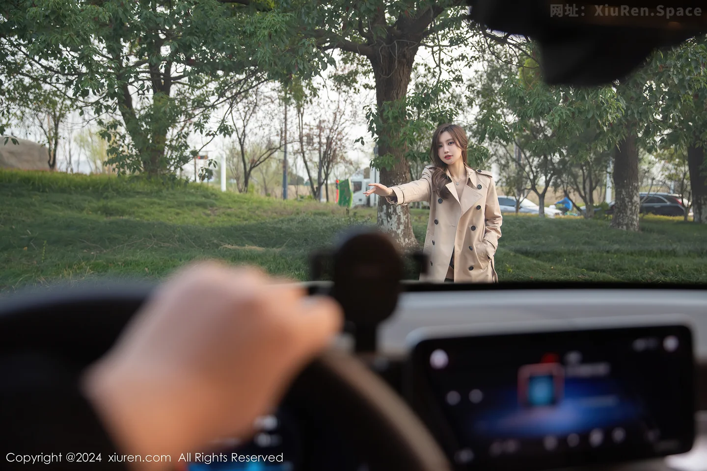 图片[2]-[XiuRen秀人网]VOL.8371 女神绮里嘉ula车内场景性感黑色蕾丝内衣配黑丝吊袜撩人诱惑写真77P-秀人网官方网站